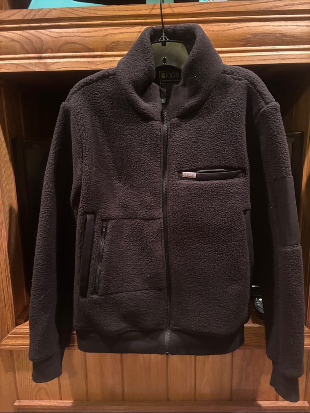 Figs black Sherpa jacket worn once. Black. XL